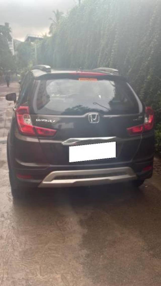 https://images10.gaadi.com/usedcar_image/4617345/original/processed_55d5fb89-6e05-4fb8-9586-cf991cc0d0d3.jpg?imwidth=6401