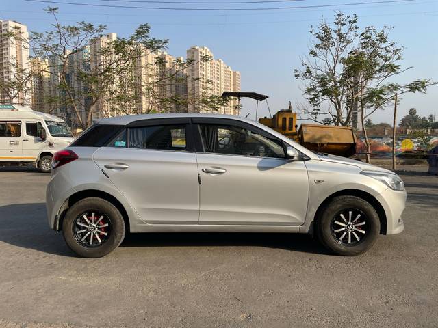 https://images10.gaadi.com/usedcar_image/4617349/original/processed_75f4712441461cc88f65fdbdb65190e4.jpg?imwidth=6401