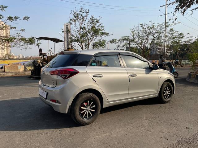 https://images10.gaadi.com/usedcar_image/4617349/original/processed_a3b8851fd74516244c693dd75c47452c.jpg?imwidth=6402