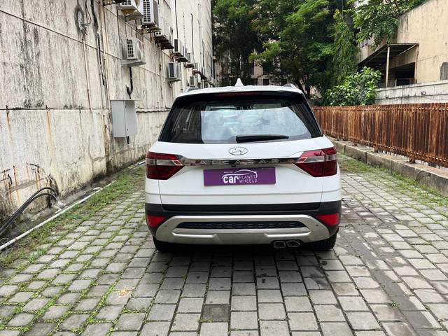 https://images10.gaadi.com/usedcar_image/4617352/original/processed_e8557bab5626110284809cbb5aba0cb5.jpg?imwidth=6401