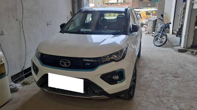 https://images10.gaadi.com/usedcar_image/4617354/original/processed_8c4e32c2-60ed-423c-8079-5bbcb592de37.jpeg?imwidth=6402