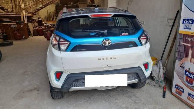 https://images10.gaadi.com/usedcar_image/4617354/original/processed_8f3cf265-712c-4663-be65-ed77cfce5f1e.jpeg?imwidth=6401