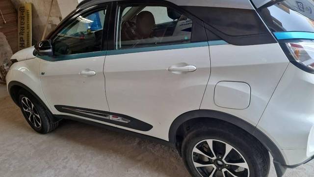 https://images10.gaadi.com/usedcar_image/4617354/original/processed_processed_3aea1c4f-d17d-4817-82b9-14ca84e14e41.jpeg?imwidth=6402