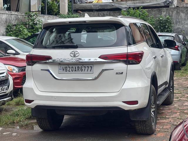 https://images10.gaadi.com/usedcar_image/4617356/original/processed_dc348cd6bcbc6dbf9660c14ea9241c14.jpg?imwidth=6401