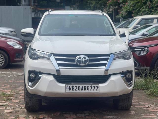 https://images10.gaadi.com/usedcar_image/4617356/original/processed_f8daf74e33b701ffc2ce2c5079f7ea0d.jpg?imwidth=6402