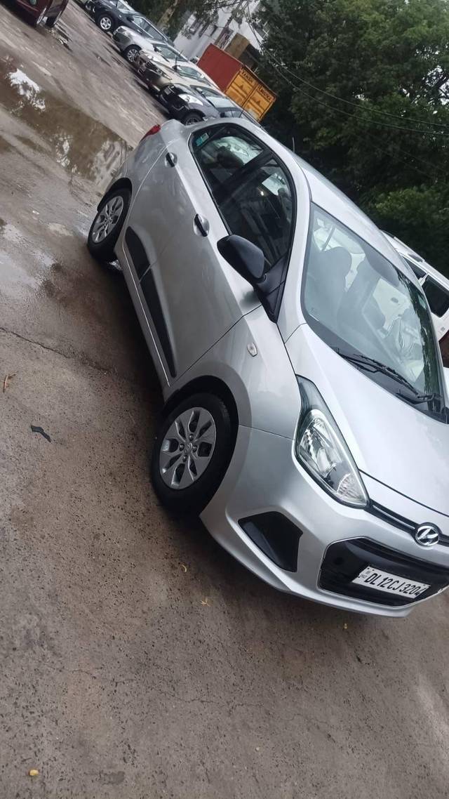 https://images10.gaadi.com/usedcar_image/4617357/original/processed_9d4a5bd3-c92b-4121-b564-ba81427c62f9.jpg?imwidth=6400