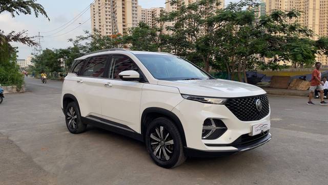 https://images10.gaadi.com/usedcar_image/4617367/original/processed_aa380f80aab68ab7311f2ed3809b8973.jpg?imwidth=6400