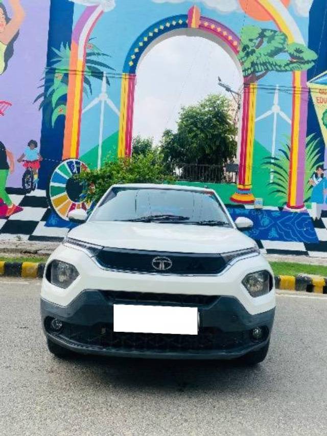 https://images10.gaadi.com/usedcar_image/4617377/original/processed_744f2368-c8ee-48a9-9d30-4961c7d18ff0.jpeg?imwidth=6400