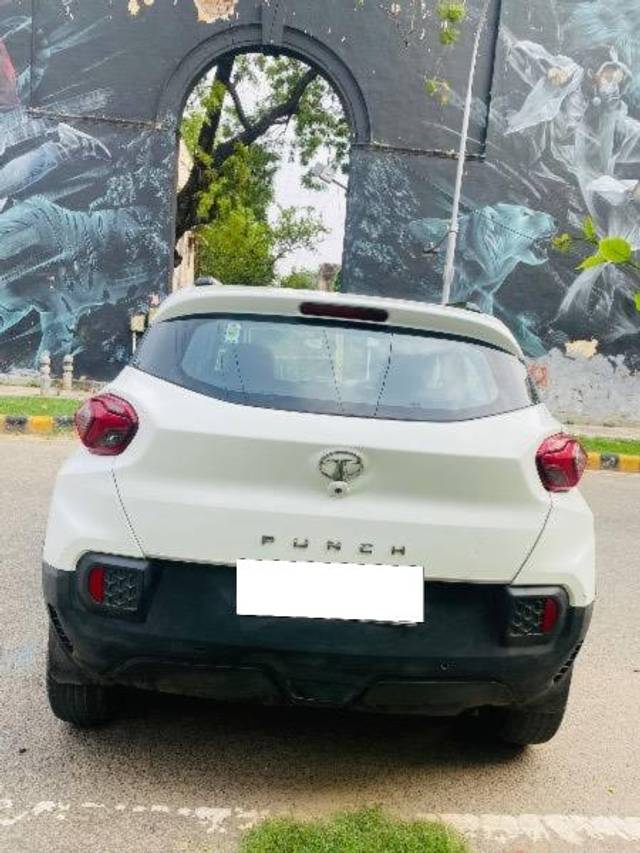 https://images10.gaadi.com/usedcar_image/4617377/original/processed_e9f93bda-afee-4d4b-bdd3-b10d539f8130.jpeg?imwidth=6402