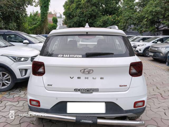 https://images10.gaadi.com/usedcar_image/4617379/original/processed_f79ef51e877e0c870be73f281e22bff7.jpg?imwidth=6402