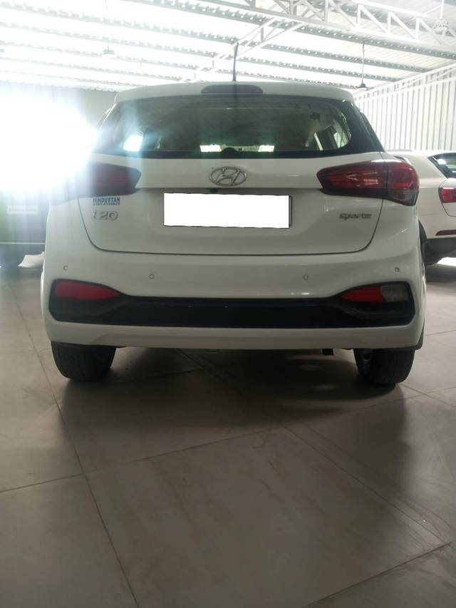https://images10.gaadi.com/usedcar_image/4617382/original/processed_6c5897dd65dbc6e901d2ece4e4345339.jpg?imwidth=6402