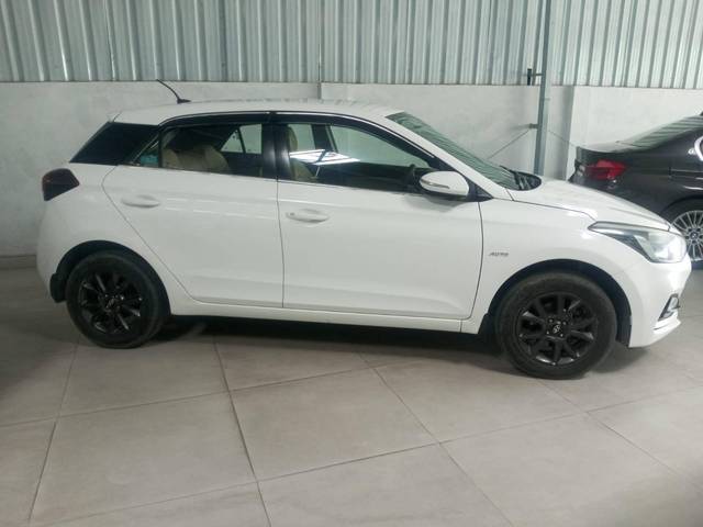 https://images10.gaadi.com/usedcar_image/4617382/original/processed_da411862007146646fe042f94f102894.jpg?imwidth=6401