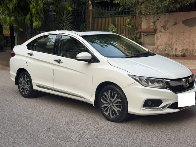 https://images10.gaadi.com/usedcar_image/4617429/original/processed_3bfb6650a0320045ad2ef7c29cb71df7.jpg?imwidth=6400