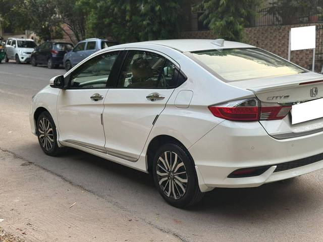 https://images10.gaadi.com/usedcar_image/4617429/original/processed_b1830969446d354c0d0dc30c1b42a9aa.jpg?imwidth=6402