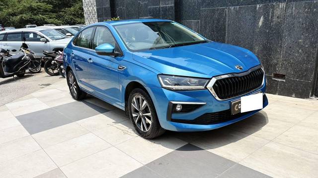 https://images10.gaadi.com/usedcar_image/4617433/original/processed_66a9a091949d703a5c912c5f0267e05d.jpg?imwidth=6400
