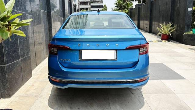 https://images10.gaadi.com/usedcar_image/4617433/original/processed_6a9c59393194fe9c2f76d7038b78331d.jpg?imwidth=6402