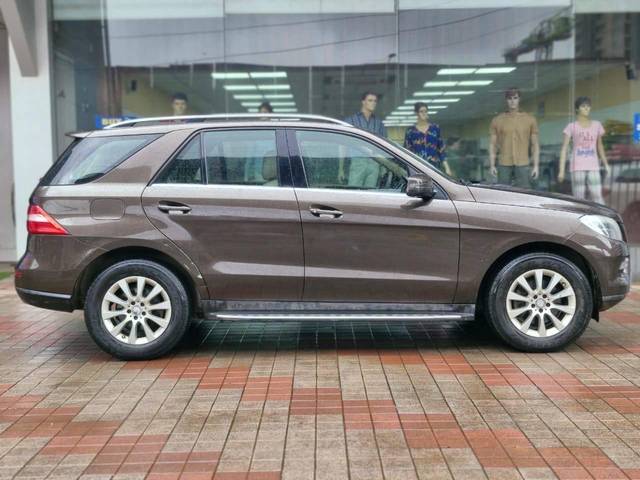 https://images10.gaadi.com/usedcar_image/4617435/original/processed_5b52e3f8-98d1-45d9-9305-7df0de243281.jpg?imwidth=6400