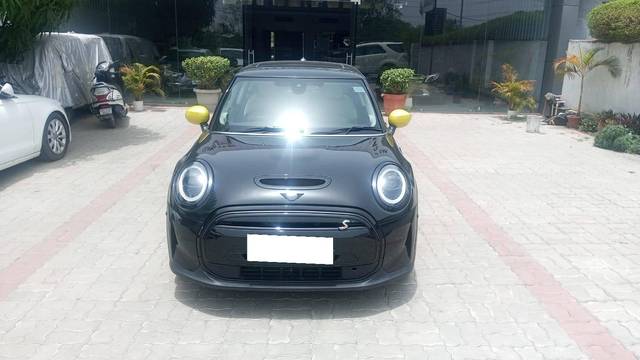 https://images10.gaadi.com/usedcar_image/4617447/original/processed_8160c971911f0a72ba1a0c43d2c042b2.jpeg?imwidth=6402
