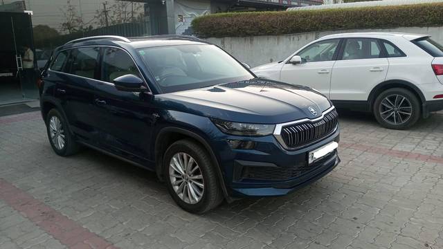 https://images10.gaadi.com/usedcar_image/4617454/original/processed_1ece3070952ce21f7adb01319a28a80d.jpg?imwidth=6400