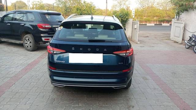 https://images10.gaadi.com/usedcar_image/4617454/original/processed_6b9d6f42ac8120c5ac6cc90fb2438766.jpg?imwidth=6401
