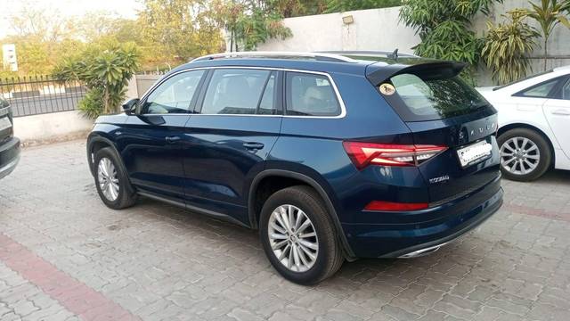 https://images10.gaadi.com/usedcar_image/4617454/original/processed_eda2386f8d4839c60fc43944b2b79cdc.jpg?imwidth=6402