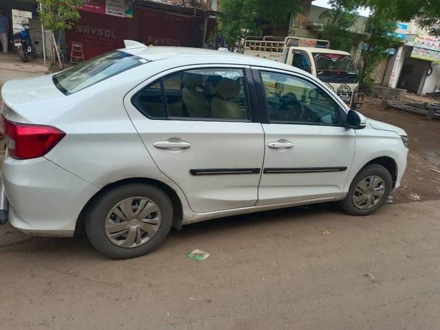 https://images10.gaadi.com/usedcar_image/4617457/original/processed_62dcb555-bee7-4ba2-8587-be32f7567255.jpg?imwidth=6400