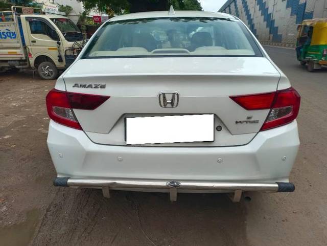 https://images10.gaadi.com/usedcar_image/4617457/original/processed_edf97c54-0fe0-403a-a9bd-69db24c9a645.jpg?imwidth=6401