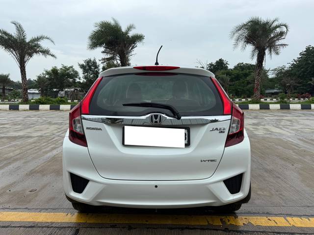 https://images10.gaadi.com/usedcar_image/4617478/original/processed_48bc1a88-6b4e-421f-a6d2-2abec59f60ab.jpg?imwidth=6402