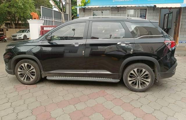https://images10.gaadi.com/usedcar_image/4617483/original/processed_31ad1032c07a39bb5fad3c1197a9fd85.jpg?imwidth=6402