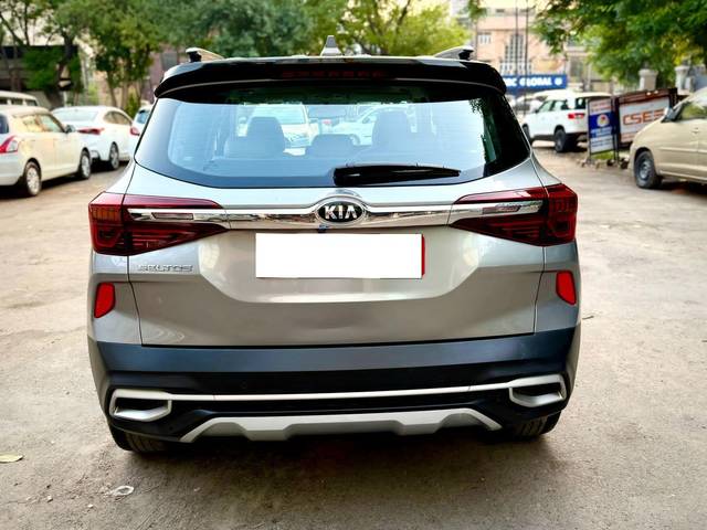 https://images10.gaadi.com/usedcar_image/4617502/original/processed_765fe7bc-6ee8-4083-898d-c8446e420716.jpg?imwidth=6402