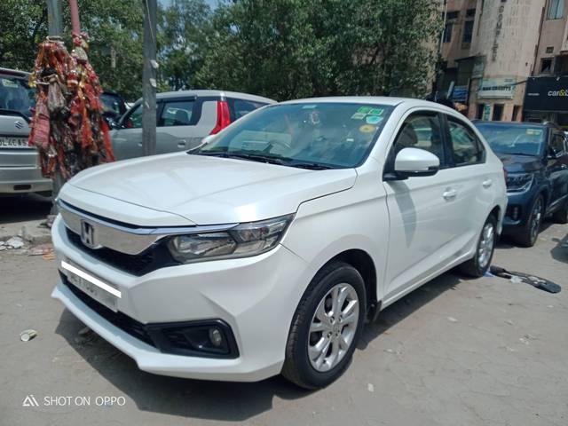 https://images10.gaadi.com/usedcar_image/4617517/original/processed_4462d6f5562d900c86dde674793d8820.jpg?imwidth=6402