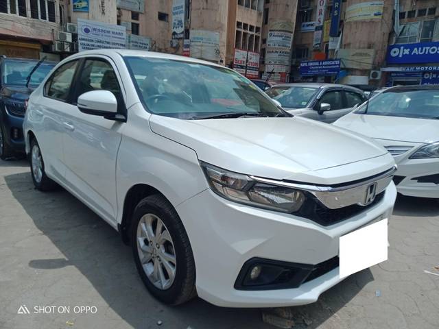 https://images10.gaadi.com/usedcar_image/4617517/original/processed_f59cf3cbdf309129902d690d3754c1f1.jpg?imwidth=6400