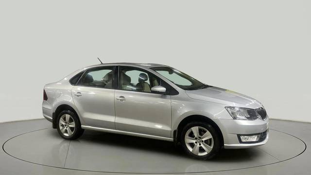 https://images10.gaadi.com/usedcar_image/4617520/original/a09abb8c09c34ae802faf47b555945d9.jpg?imwidth=6400
