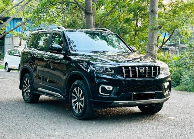 https://images10.gaadi.com/usedcar_image/4617523/original/5685c585929f1c8b27260761984298eb.JPG?imwidth=6400