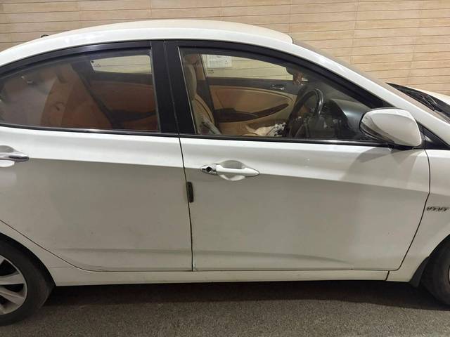 https://images10.gaadi.com/usedcar_image/4617560/original/processed_053f686893254b94fcac26c52fa04f64.jpg?imwidth=6402