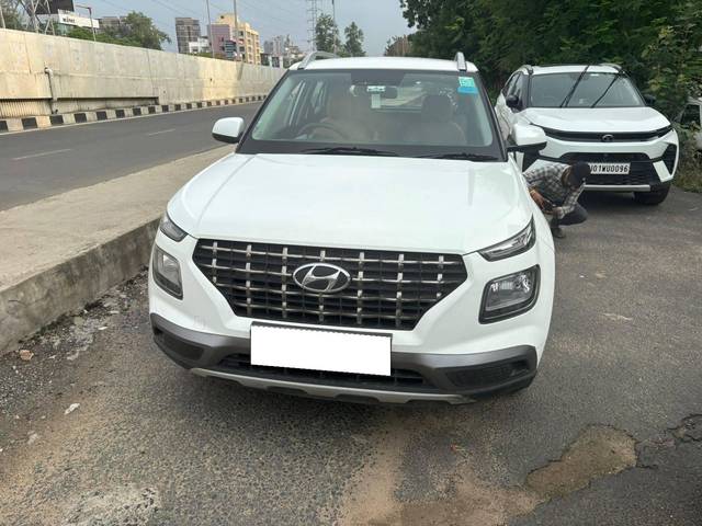 https://images10.gaadi.com/usedcar_image/4617565/original/processed_058353fc-daf2-46ea-995d-55405da25c56.jpg?imwidth=6401
