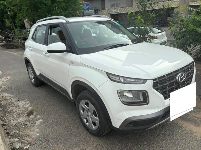 https://images10.gaadi.com/usedcar_image/4617565/original/processed_3148fe1a-0df8-4ab0-8454-3862f52915fc.jpg?imwidth=6400