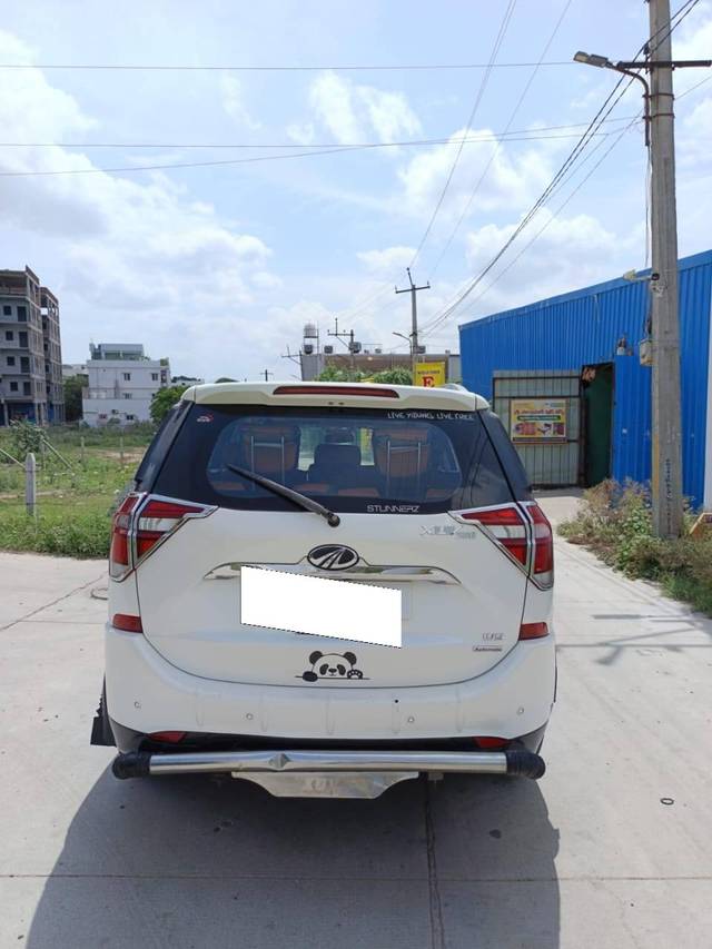 https://images10.gaadi.com/usedcar_image/4617576/original/processed_187ffd74f7ca4c0e8af9fb3404665ec0.jpg?imwidth=6402