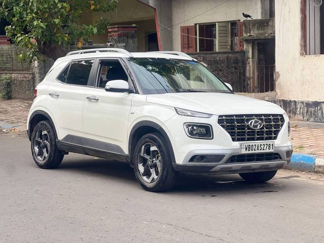https://images10.gaadi.com/usedcar_image/4617590/original/processed_e281d9a9be1a616a6b39f97b1d28b53a.jpg?imwidth=6400