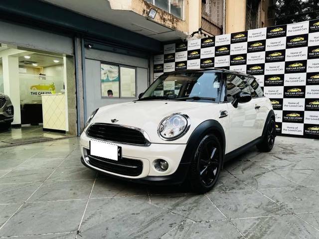 https://images10.gaadi.com/usedcar_image/4617597/original/processed_7c8a53585d98ad3be2a2abdb69a3bac1.jpg?imwidth=6402