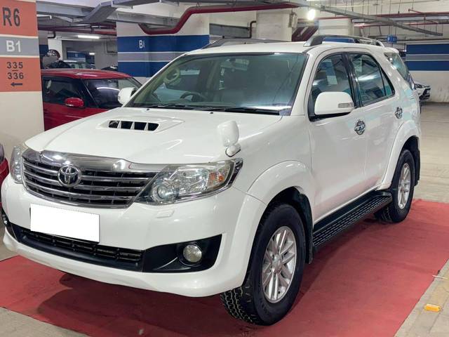 https://images10.gaadi.com/usedcar_image/4617598/original/processed_fc9f7cefe2ad9aea8d4b69646c0d33f4.jpg?imwidth=6402