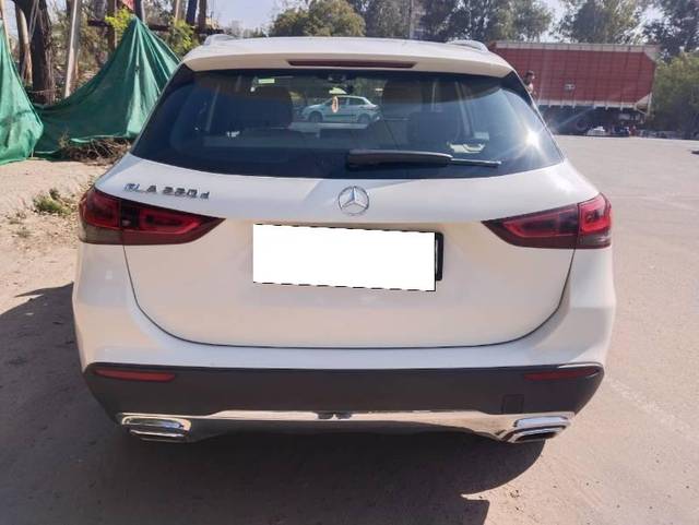 https://images10.gaadi.com/usedcar_image/4617630/original/processed_60a375f1-0ffd-4ad8-a1d0-17c05794cc92.jpg?imwidth=6402