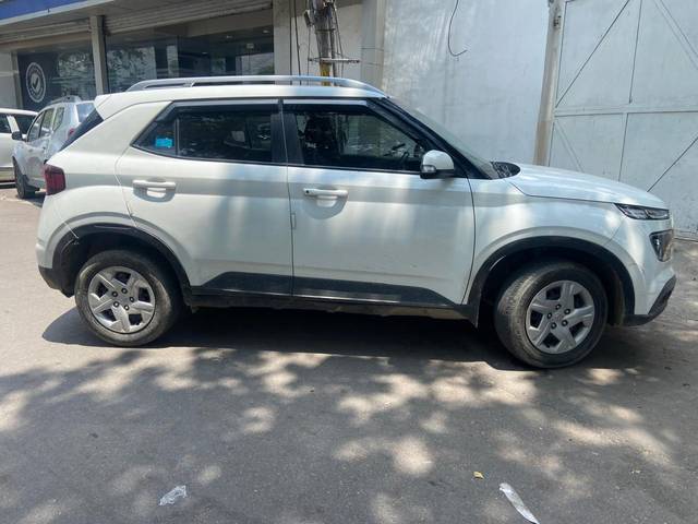 https://images10.gaadi.com/usedcar_image/4617654/original/7e064b4ab690d188b8365ba73defb40c.jpg?imwidth=6401