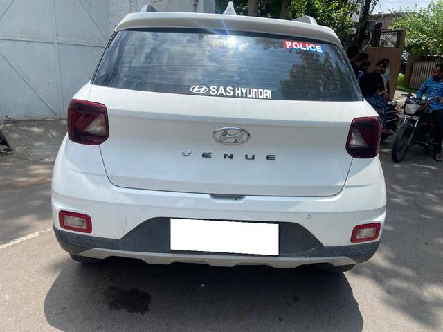 https://images10.gaadi.com/usedcar_image/4617654/original/processed_3ebe7fdb6eff3759ebee18f696bc381a.jpg?imwidth=6402