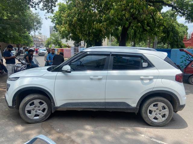 https://images10.gaadi.com/usedcar_image/4617654/original/processed_aa696b64305d458d937096f2c69cba8f.jpg?imwidth=6400