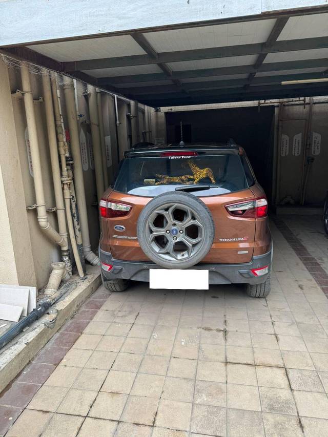 https://images10.gaadi.com/usedcar_image/4617691/original/processed_df8fabfa-1686-4c31-9aef-9317db50f5e1.jpg?imwidth=6400