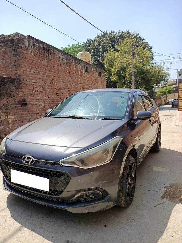 https://images10.gaadi.com/usedcar_image/4617707/original/processed_eb67867d-73df-4388-85c4-95c6739cccd2.jpg?imwidth=6402