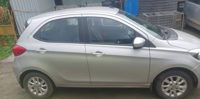 https://images10.gaadi.com/usedcar_image/4617742/original/883f9c56f30bb47a09def8a53b1838dd.jpg?imwidth=6401