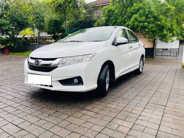 https://images10.gaadi.com/usedcar_image/4617743/original/processed_85443042-45b8-491b-a7a5-7a98091f71ac.jpeg?imwidth=6400