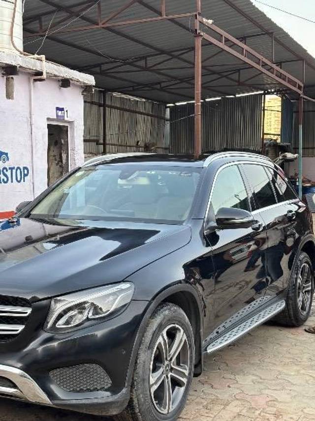 https://images10.gaadi.com/usedcar_image/4617744/original/processed_a59a4535-fa7a-49f2-85a3-de88f840ce8a.jpeg?imwidth=6402